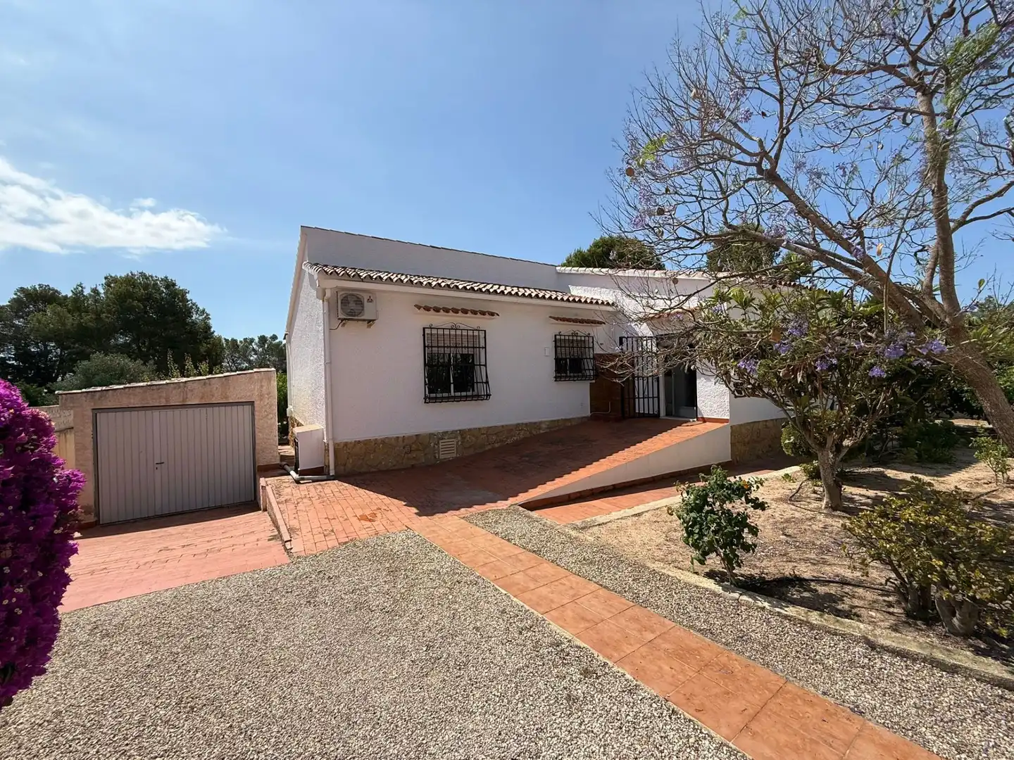 Casa con jardín en venta en Pueblo - Urbanizaciones, imagen 2