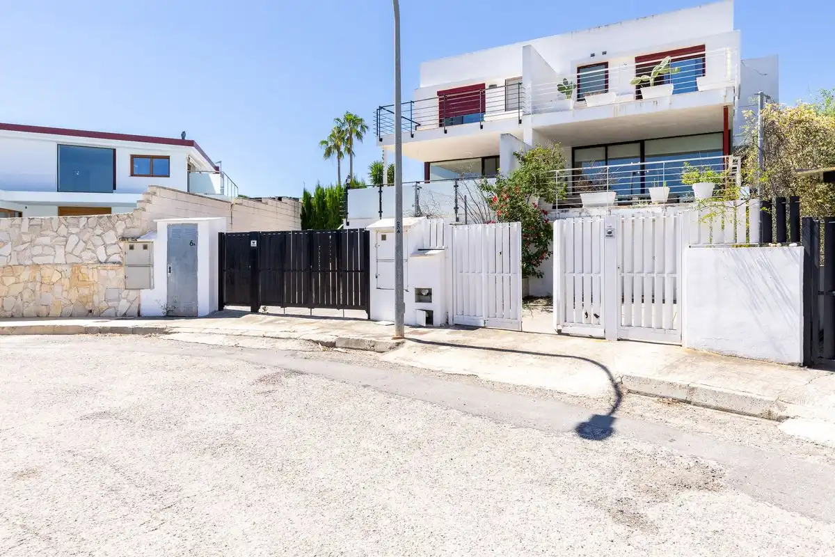 Exterior view of Houses for sale in Chiva  with Heating, Private garden and Storage room