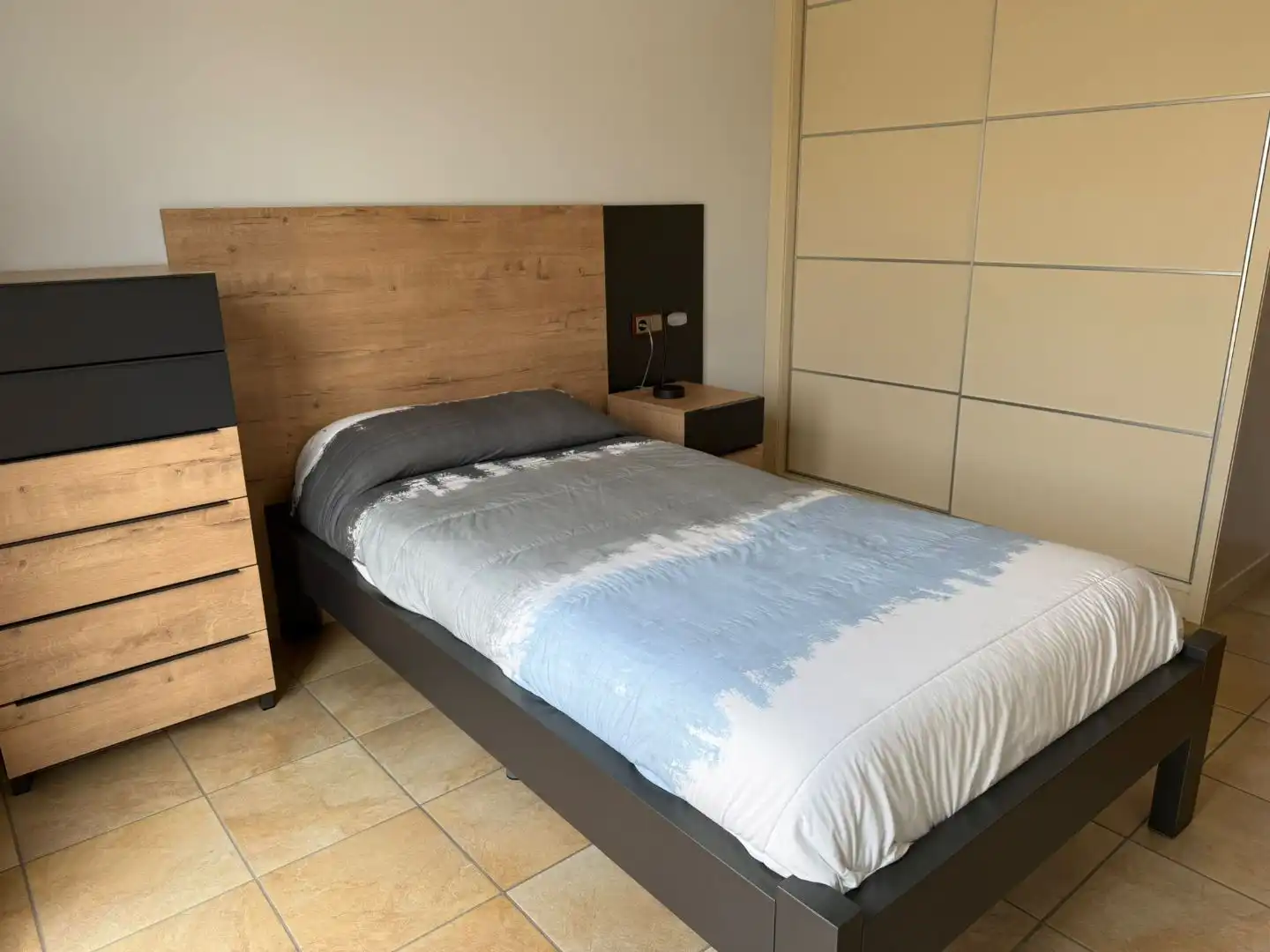 Dormitori de Casa o xalet en venda en Oliva amb Aire condicionat, Terrassa i Piscina