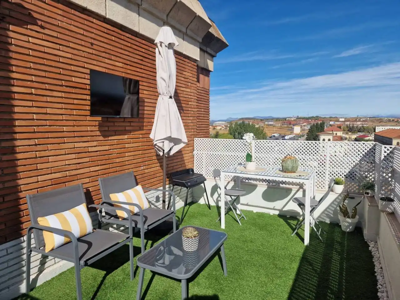 Terrasse von Dachboden zum Verkauf in León Capital  mit Heizung, Parkett und Terrasse