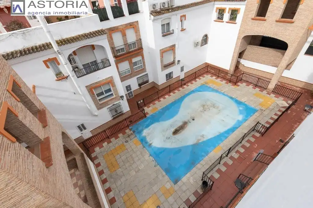 Piscina de Casa adosada en venda en Granada amb Terrassa i Piscina comunitària