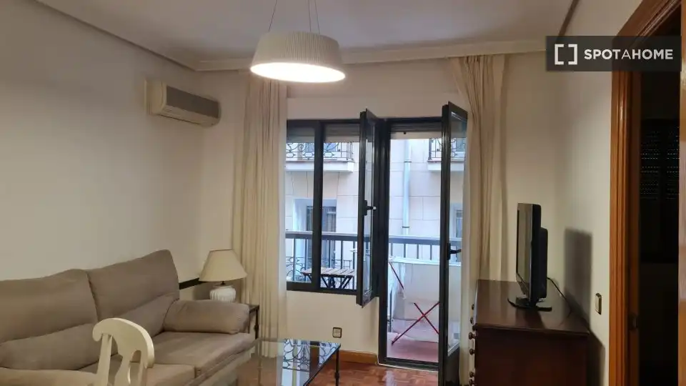 Piso con terraza en alquiler en Centro