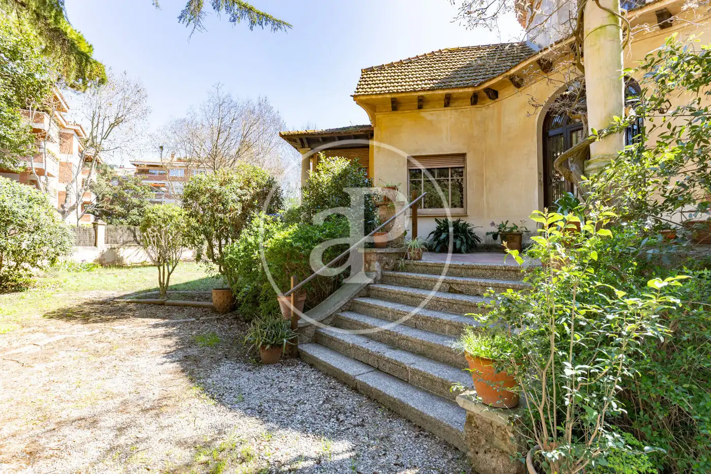 Houses for sale in Carrer d'Àngel Guimerà, L'Eixample