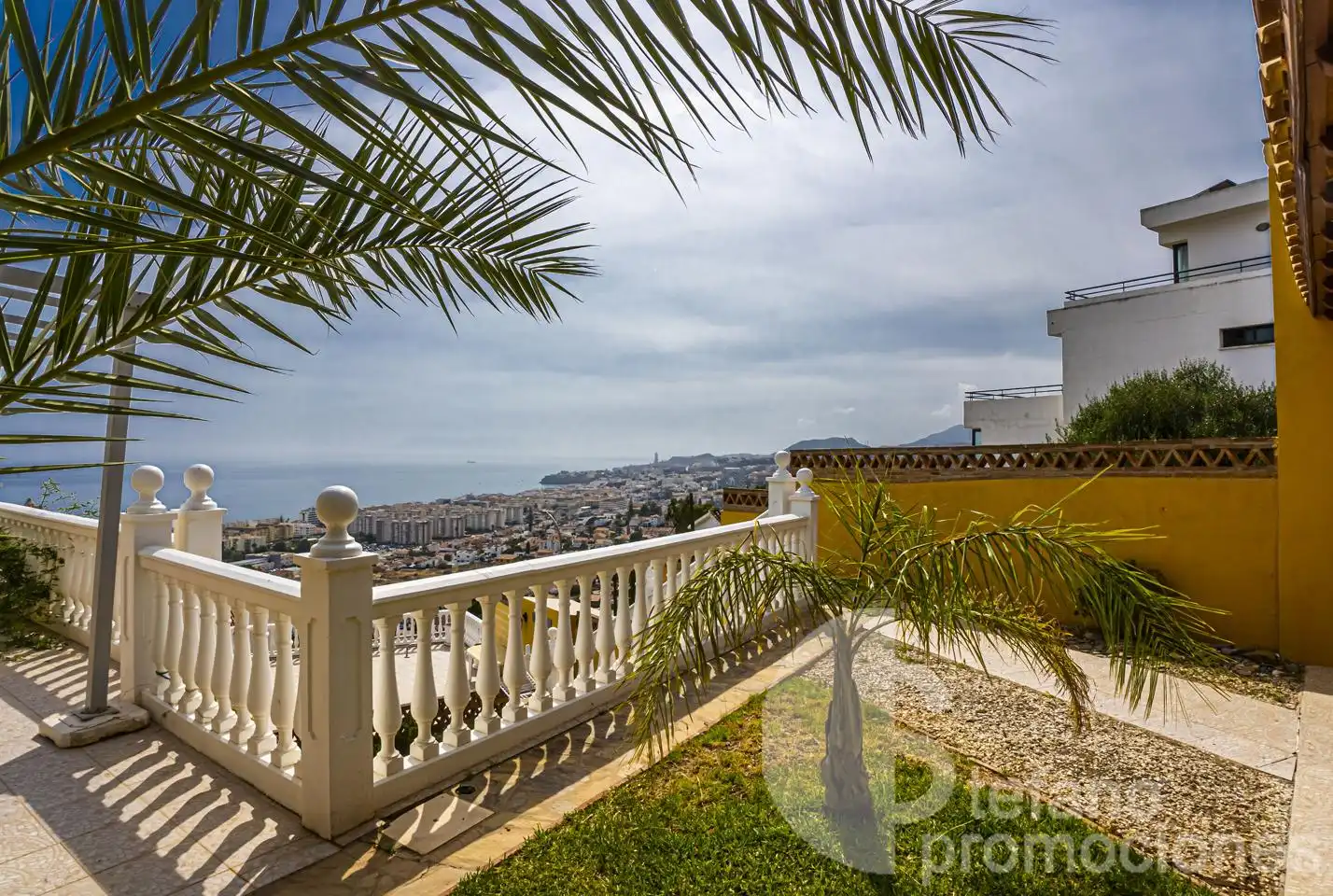 Vista exterior de Casa o chalet en venta en Rincón de la Victoria con Aire acondicionado, Jardín privado y Terraza