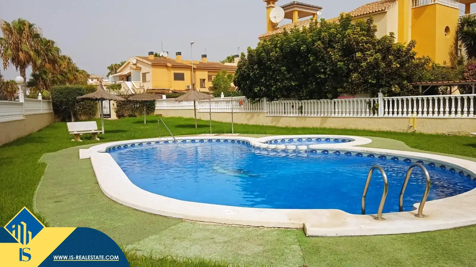 Bungalow amb piscina en venda a Orihuela Costa