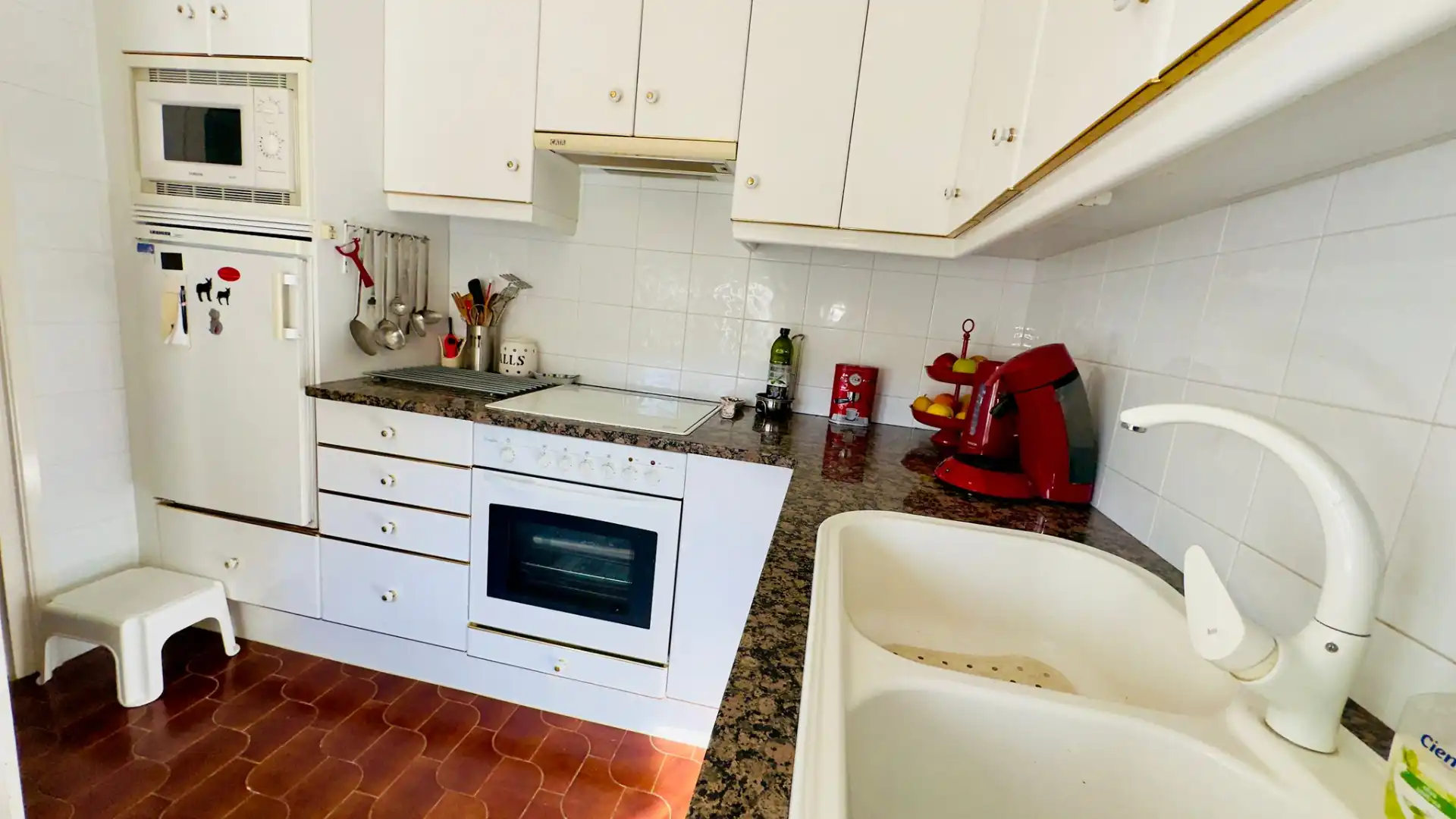 Cocina de Casa o chalet en venta en L'Estartit con Aire acondicionado, Calefacción y Jardín privado