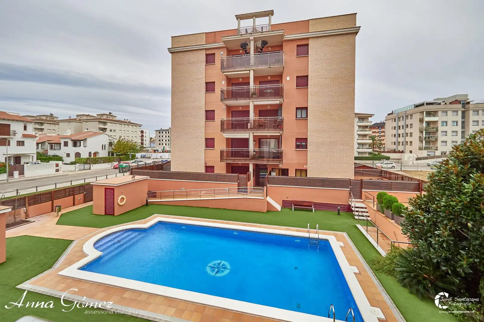 Schwimmbecken von Dachboden zum Verkauf in Calafell mit Heizung, Terrasse und Gemeinschaftspool