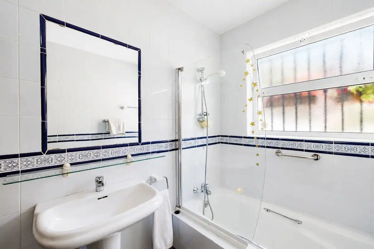 Baño de Casa o chalet en venta en Benalmádena con Aire acondicionado, Calefacción y Jardín privado