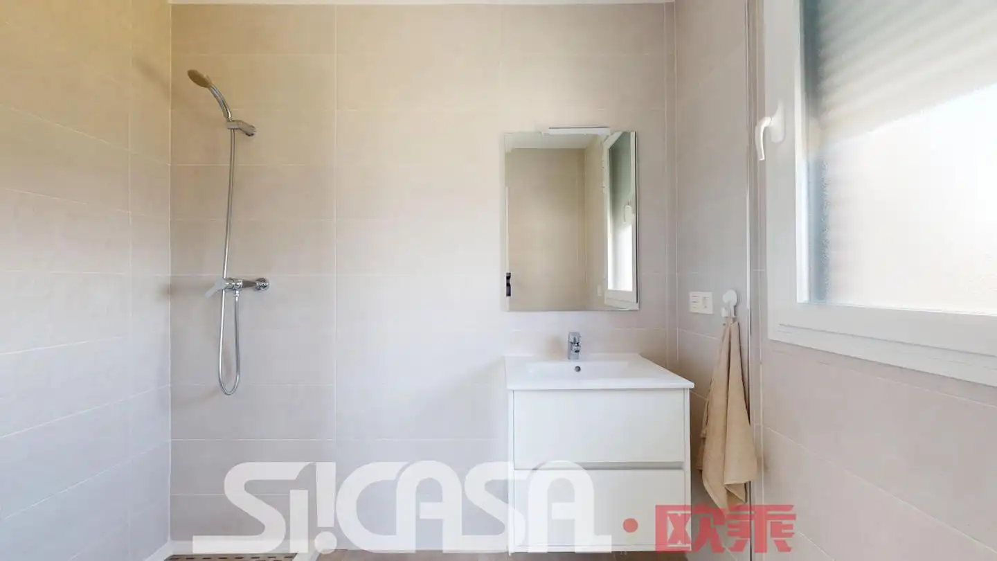 Bany de Casa adosada en venda en Torrejón de la Calzada amb Jardí privat, Terrassa i Piscina