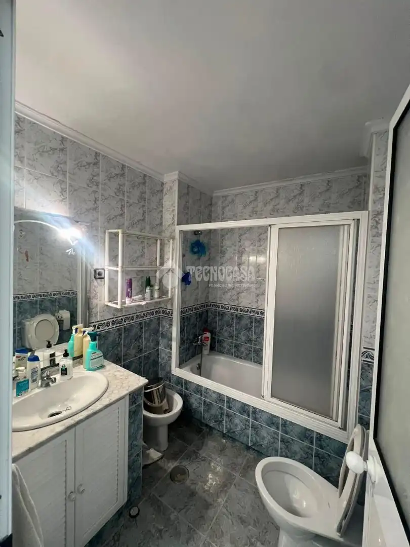 Bany de Casa o xalet en venda en Sevilla amb Aire condicionat i Terrassa