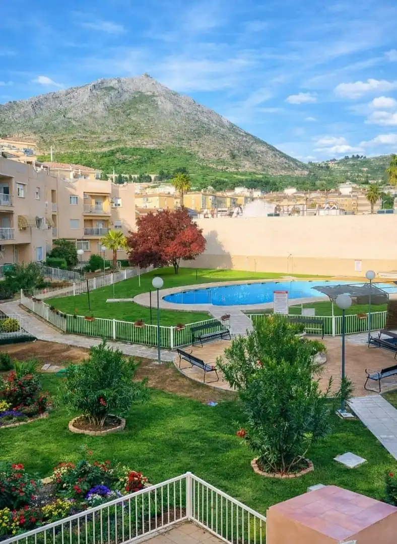Piscina de Piso en venta en Martos con Aire acondicionado, Trastero y Piscina comunitaria