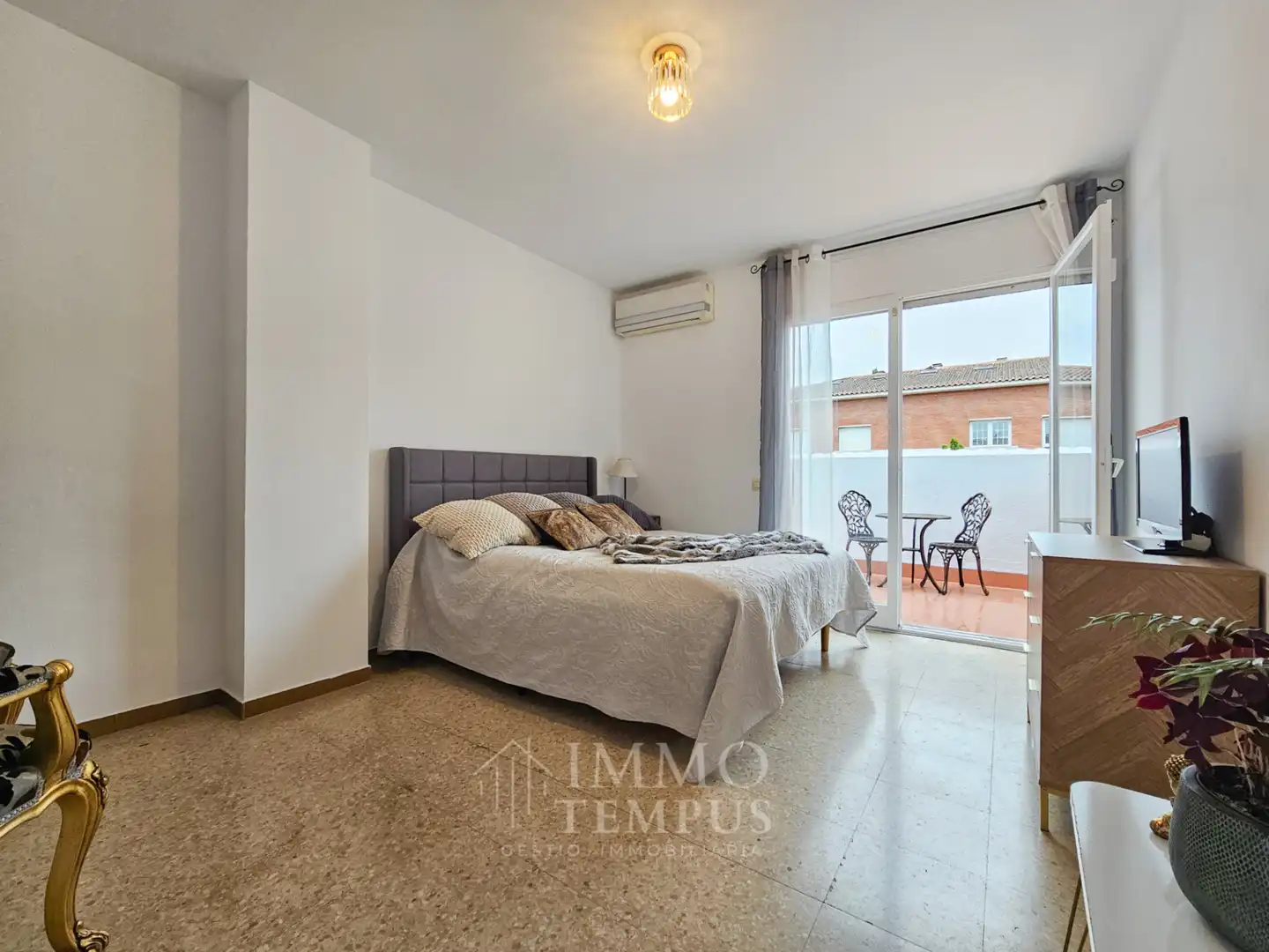 Habitación de Casa adosada en venta en Sant Cugat del Vallès con Jardín privado, Parquet y Terraza