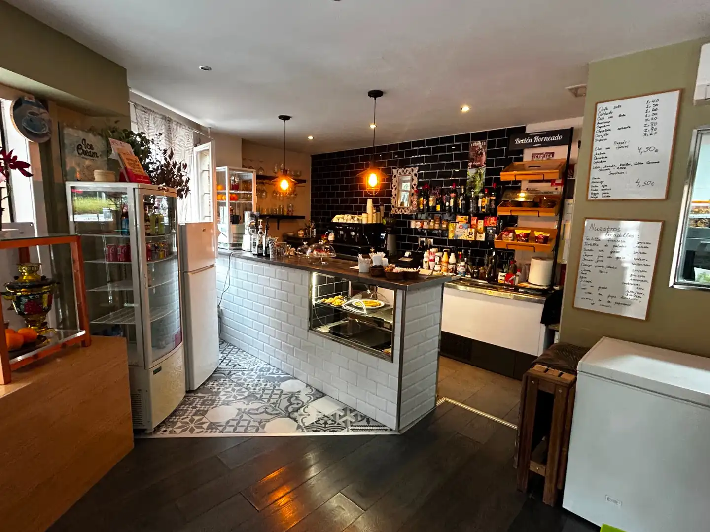 Cocina de Local en traspaso en L'Hospitalet de Llobregat con Aire acondicionado, Amueblado y Alarma