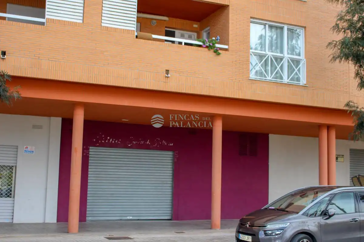 Vista exterior de Local en venta en Sagunto / Sagunt