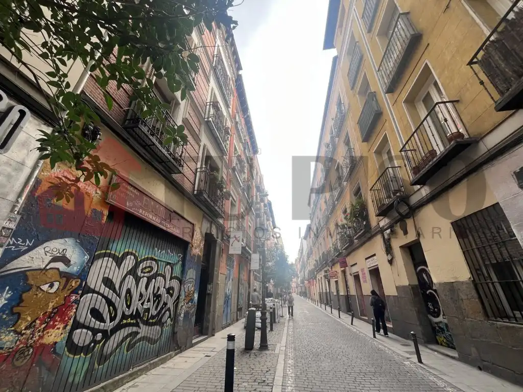 Vista exterior de Local en venda en Madrid