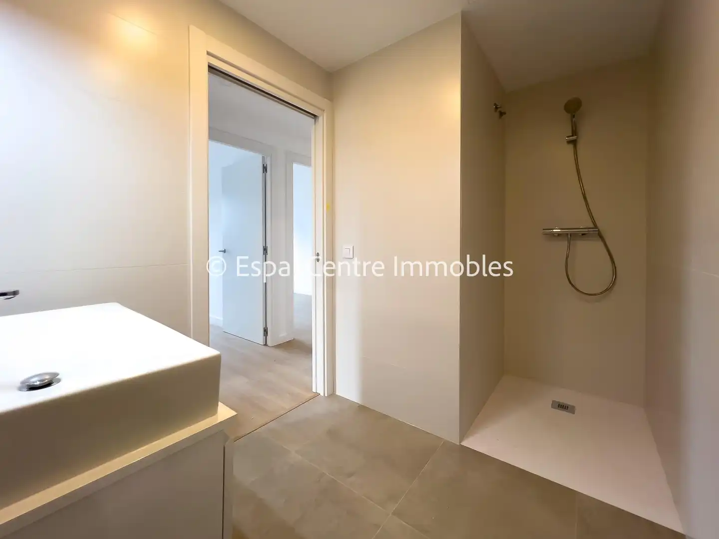 Bathroom of Flat for sale in Vallirana  with Air Conditioner, Heating and Parquet flooring