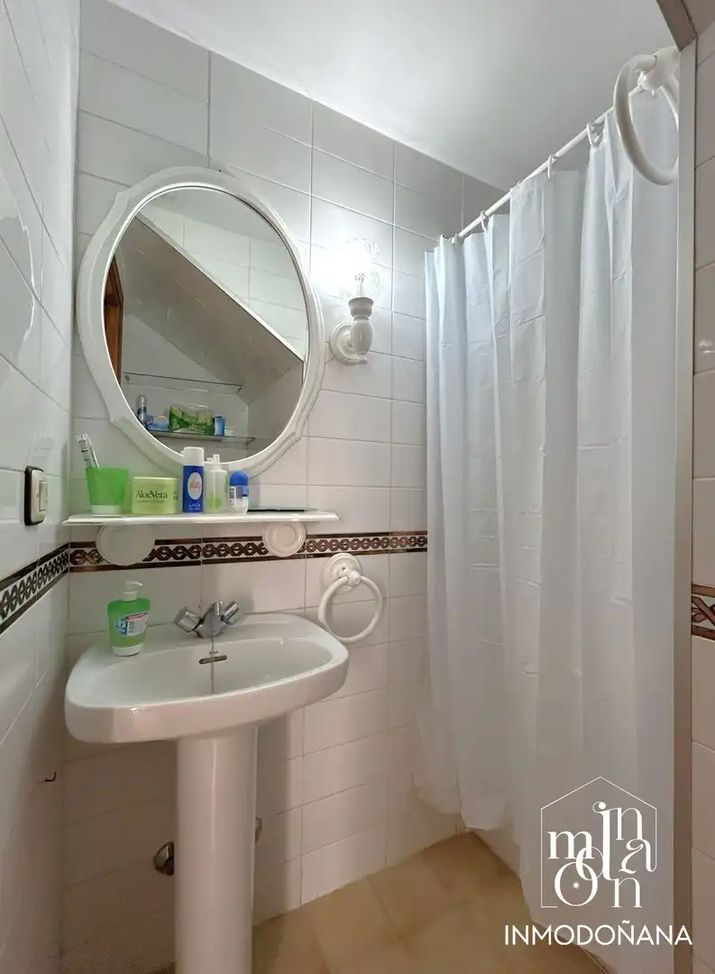 Baño de Casa adosada en venta en Almonte con Terraza, Piscina y Amueblado