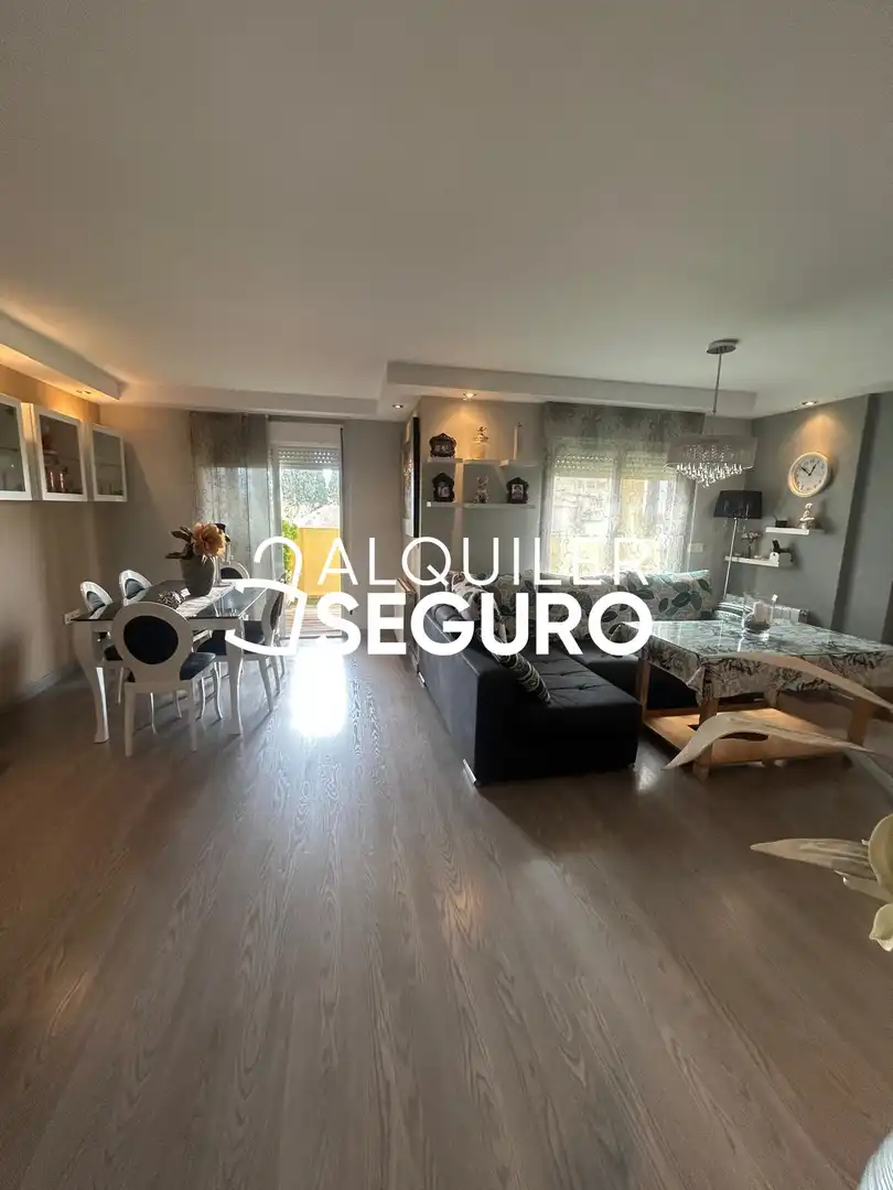 Sala de estar de Ático de alquiler en Las Gabias con Calefacción y Amueblado