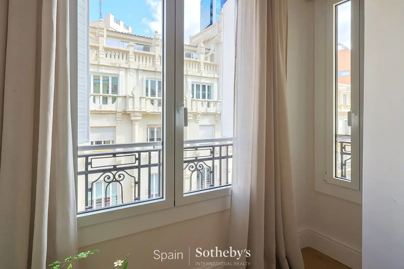 Bedroom of Apartments for sale in Madrid  with Air Conditioner and Heating