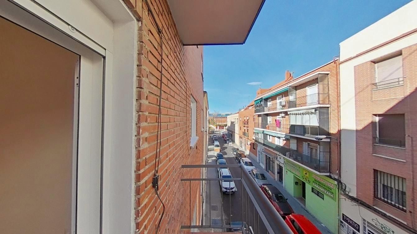 Exterior view of Flat for sale in  Madrid Capital  with Terrace and Oven