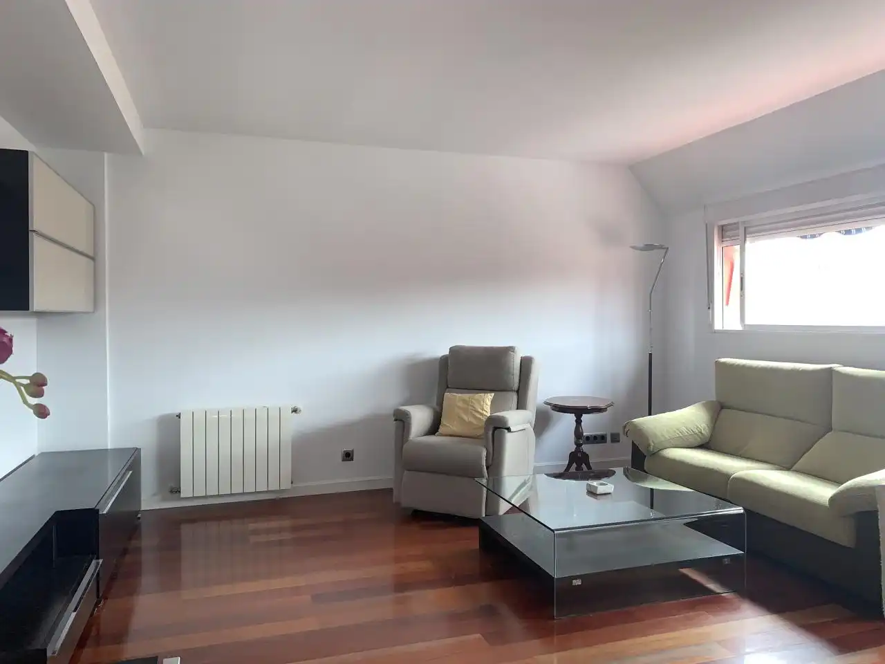 Wohnzimmer von Dachboden zur Miete in Madrid mit Klimaanlage, Heizung und Möbliert