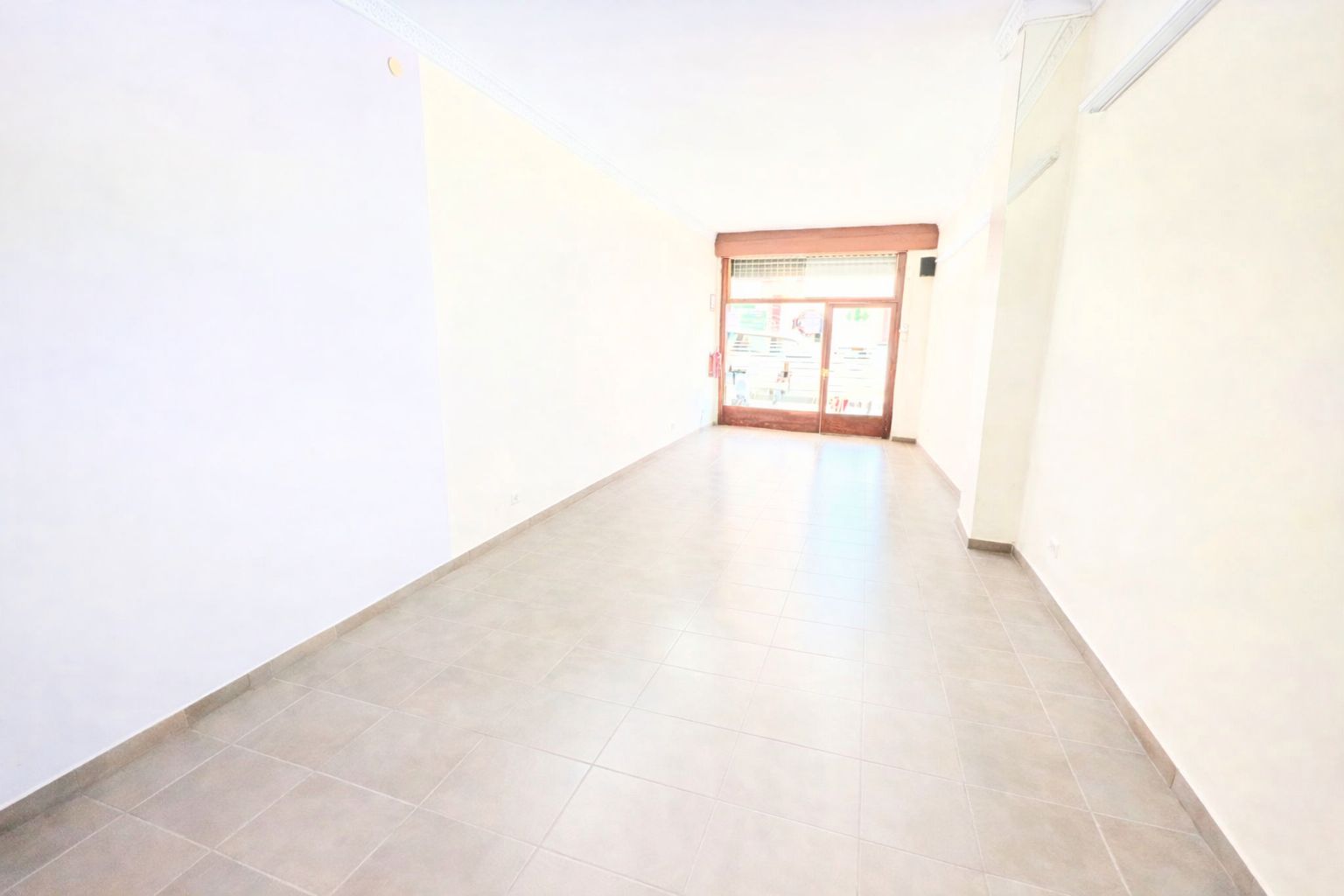 Geschaftsraum zur Miete in Badalona mit Klimaanlage und Möbliert