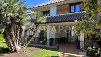 Vista exterior de Casa o xalet en venda en Alella amb Terrassa i Piscina