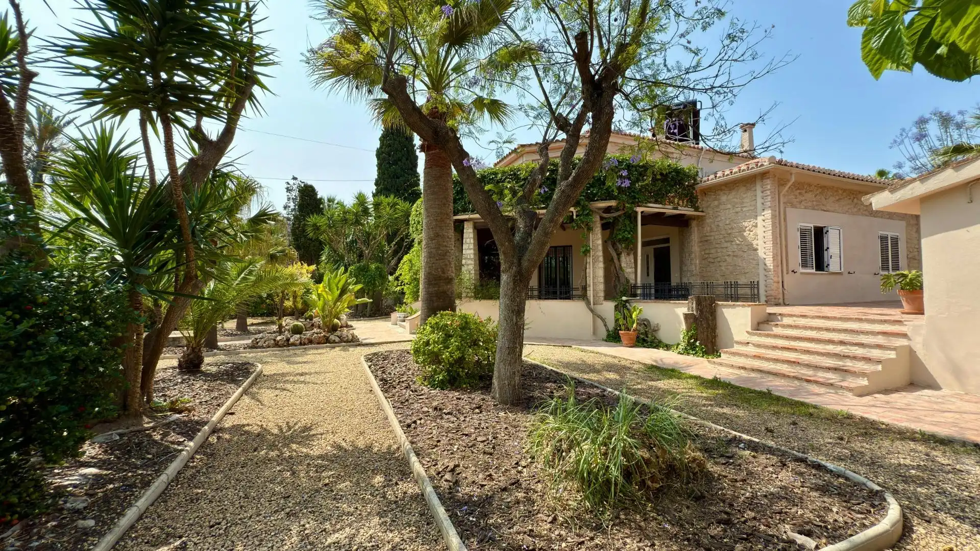 Jardí de Casa o xalet en venda en Alicante / Alacant amb Aire condicionat, Calefacció i Jardí privat