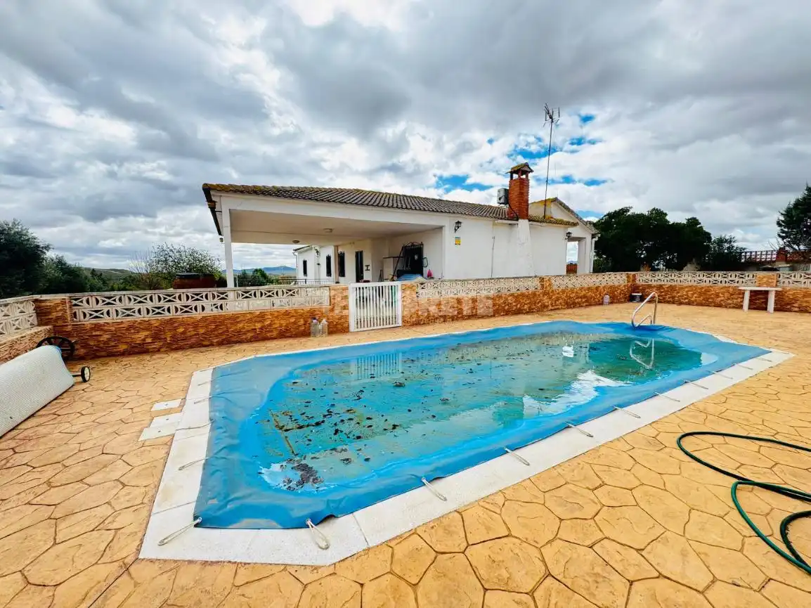 Swimming pool of Houses for sale in Mora  with Air Conditioner, Heating and Private garden