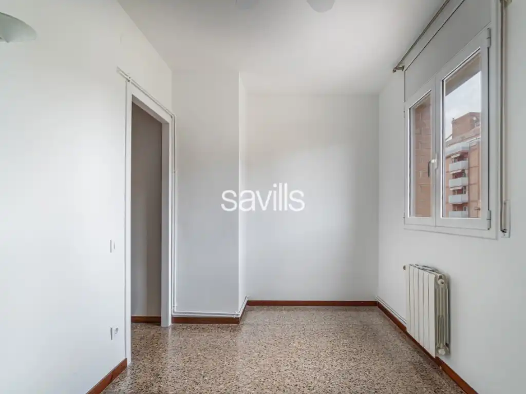Bedroom of Apartments for sale in Barcelona