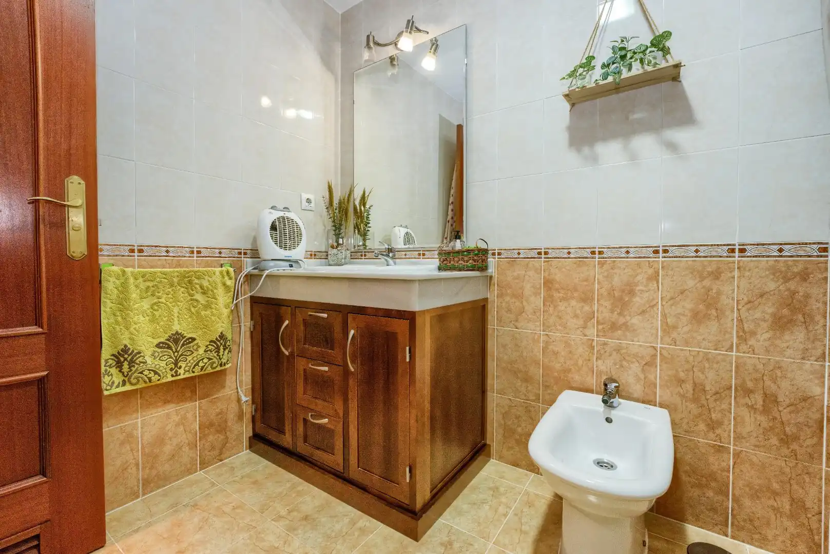 Bathroom of Houses for sale in Espartinas  with Air Conditioner, Heating and Private garden