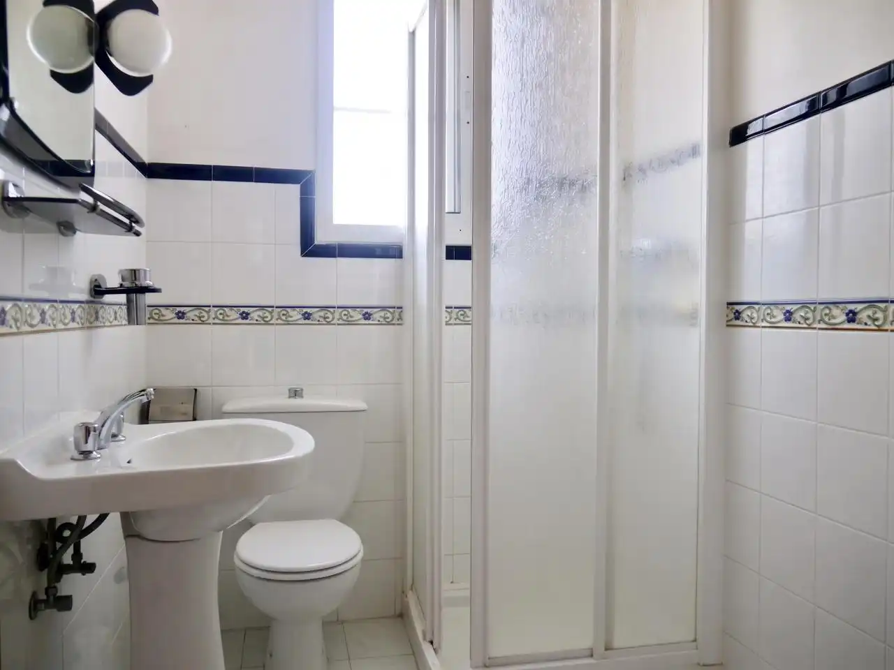 Bany de Casa o xalet en venda en Espartinas amb Aire condicionat, Jardí privat i Terrassa