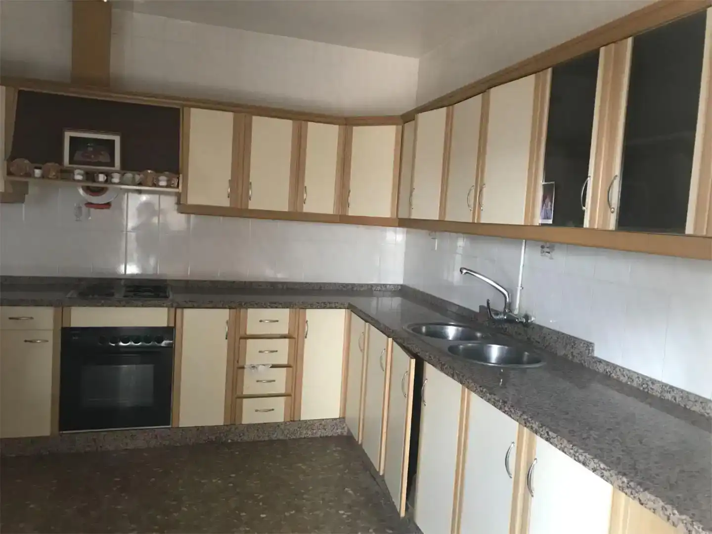 Cuina de Pis en venda en Guadix amb Aire condicionat, Jardí privat i Traster