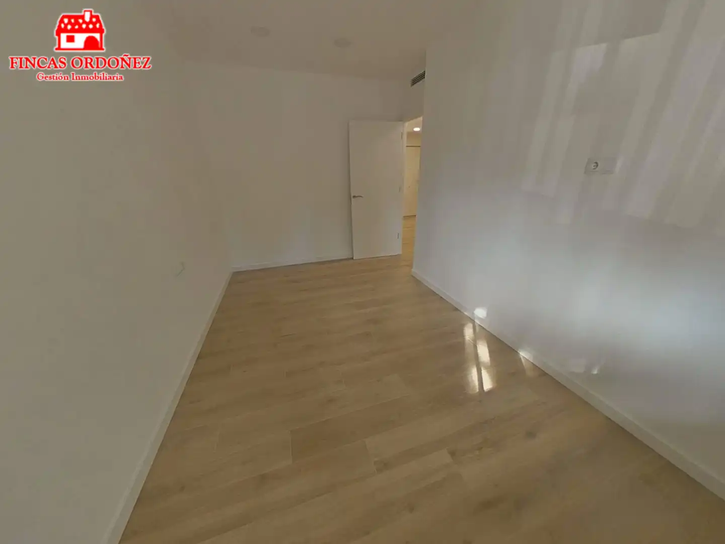 Schlafzimmer von Wohnung zum Verkauf in Sant Andreu de la Barca mit Klimaanlage, Heizung und Balkon