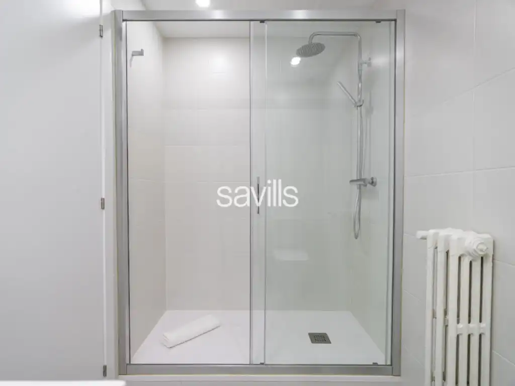 Bathroom of Apartments for sale in Barcelona