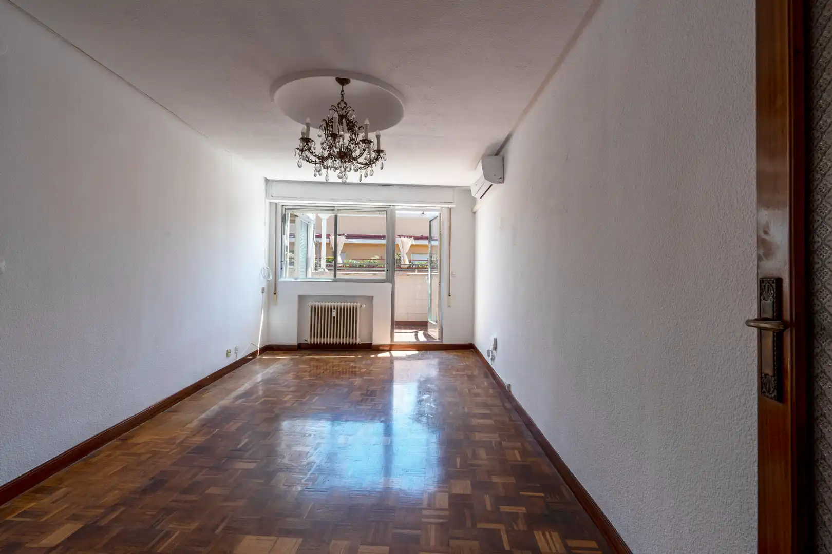 Wohnzimmer von Dachboden zum Verkauf in Madrid mit Klimaanlage, Heizung und Parkett