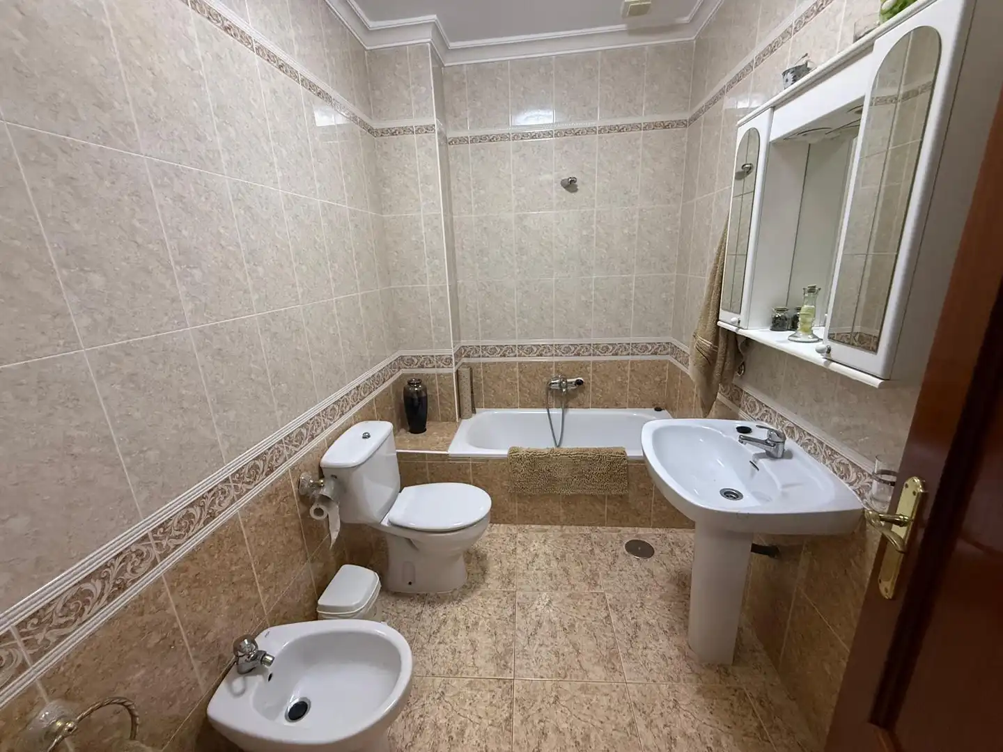 Bany de Casa o xalet en venda en Encinas Reales amb Moblat i Balcó