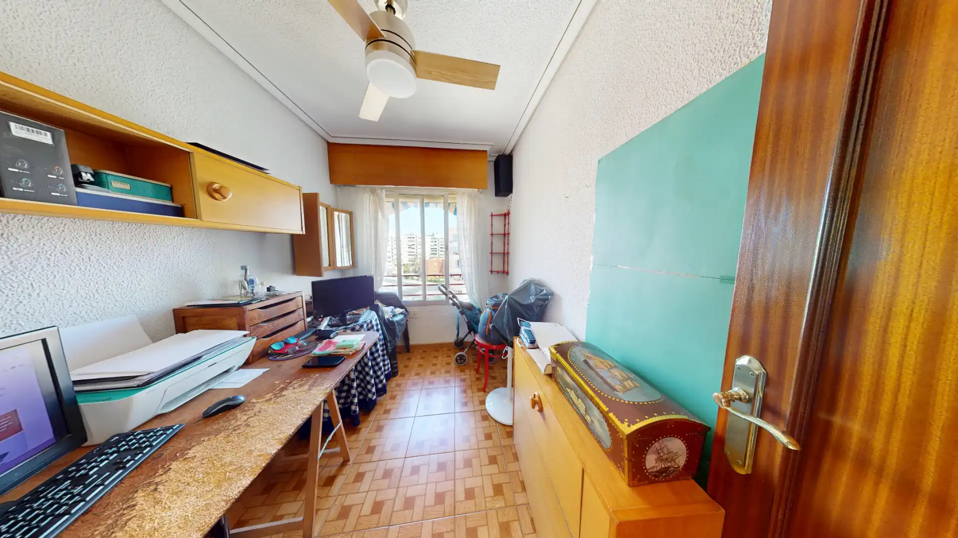 Habitación de Piso en venta en Alicante / Alacant con Aire acondicionado, Terraza y Amueblado