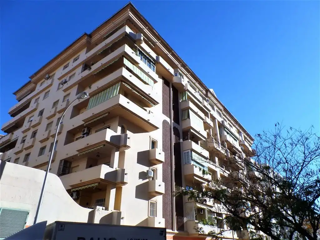 Außenansicht von Maisonette zum Verkauf in Fuengirola mit Klimaanlage, Terrasse und Gemeinschaftspool