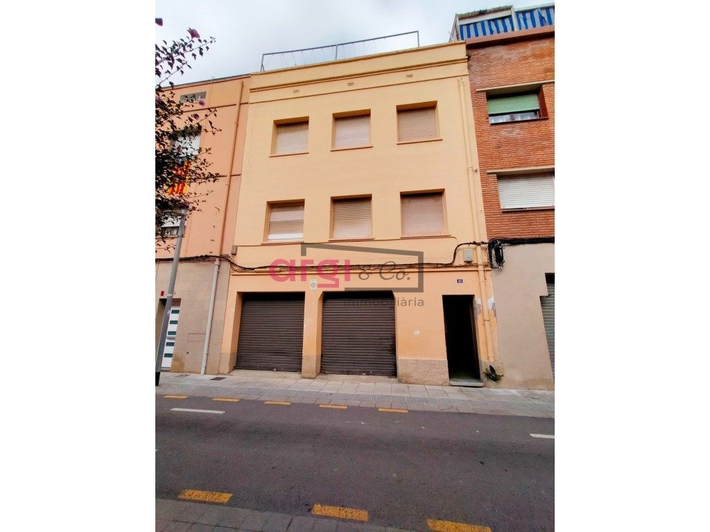 Vista exterior de Edifici en venda en Viladecans