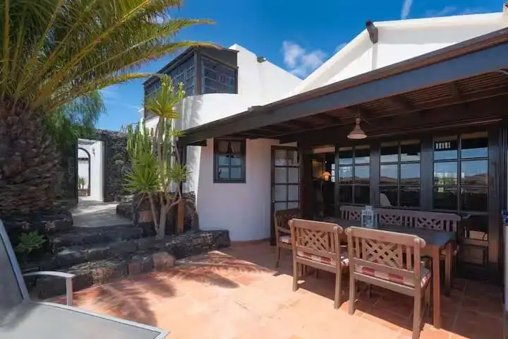 Vista exterior de Casa o chalet en venta en Teguise