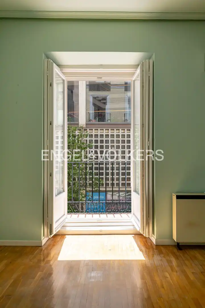 Balcony of Flat for sale in Madrid  with Air Conditioner, Heating and Parquet flooring