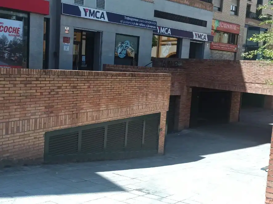 Parkplatz von Garage zur Miete in Huesca mit Alarm
