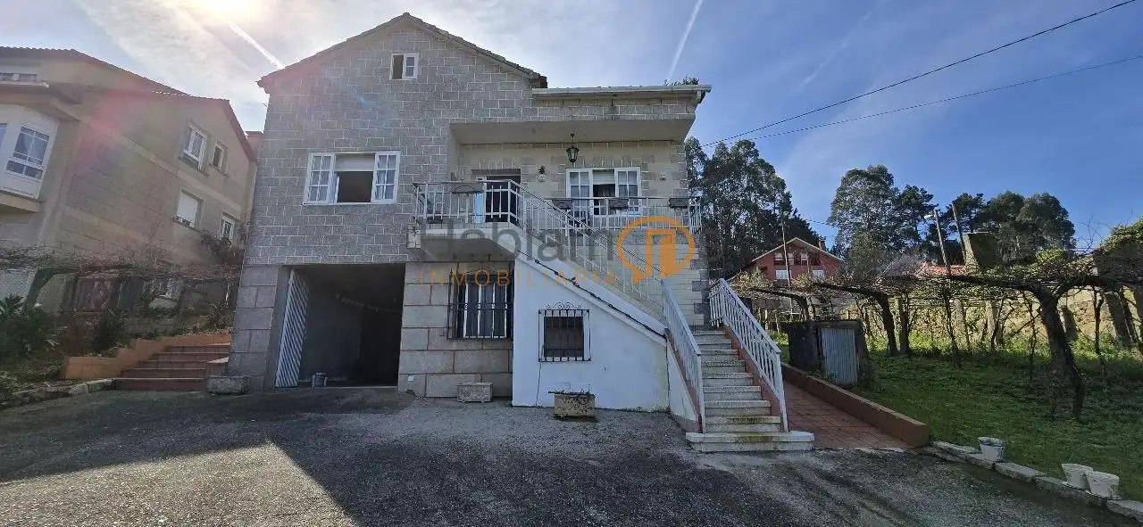 Vista exterior de Casa o chalet en venta en Vilagarcía de Arousa con Calefacción, Jardín privado y Terraza