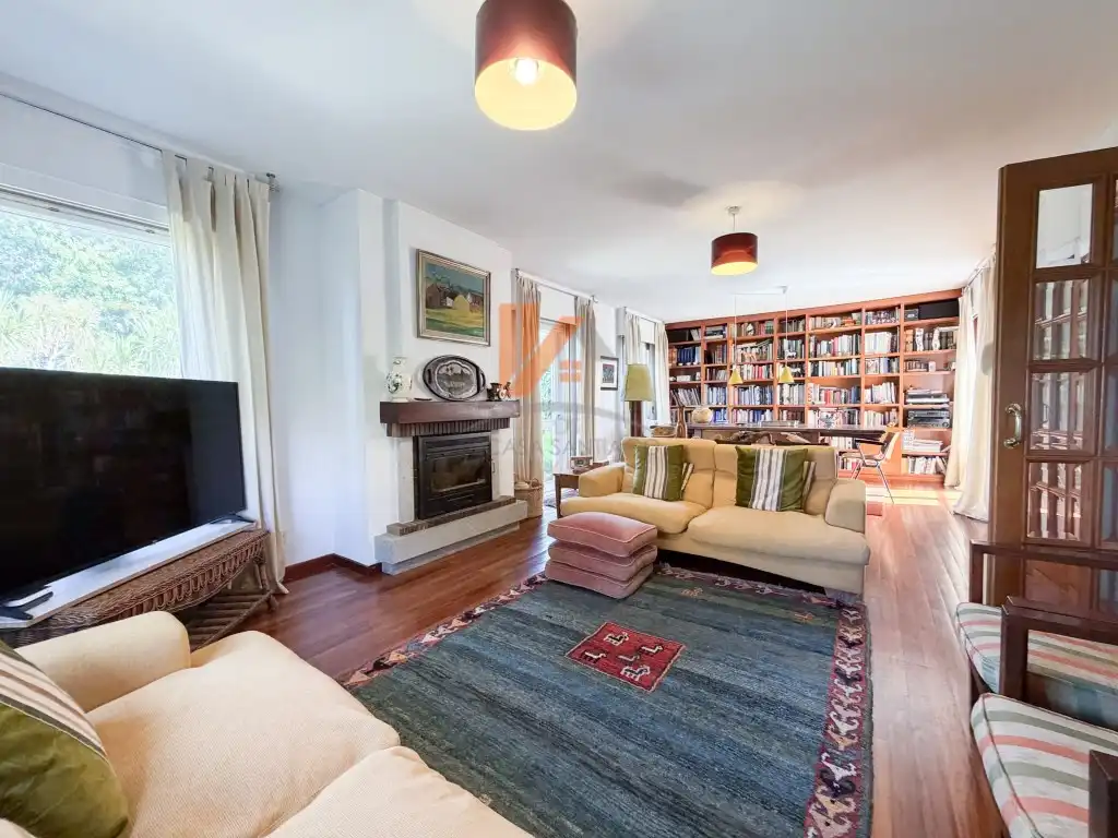 Sala de estar de Casa adosada en venta en Brión con Jardín privado, Trastero y Horno
