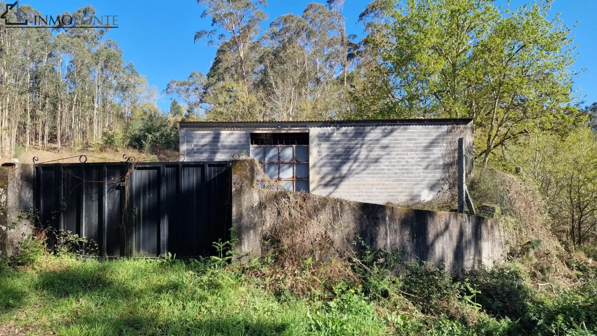 Vista exterior de Nave industrial en venta en Pontevedra Capital 