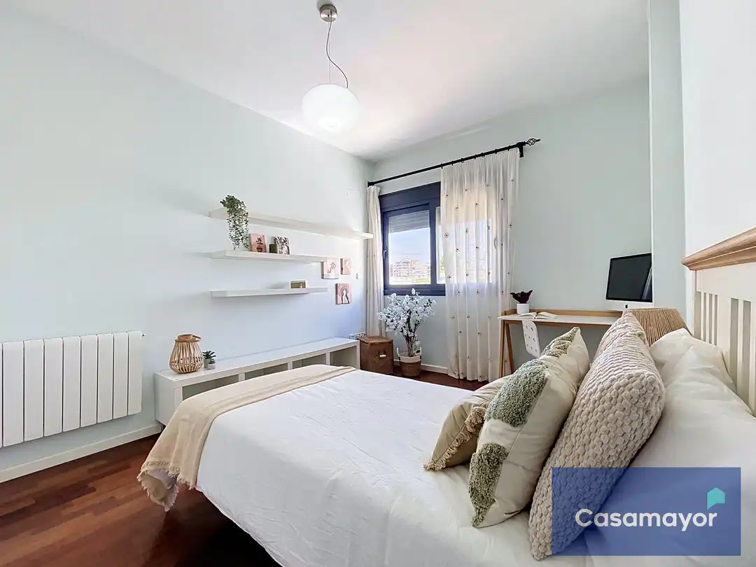 Dormitori de Casa o xalet en venda en Alicante / Alacant amb Aire condicionat, Calefacció i Jardí privat