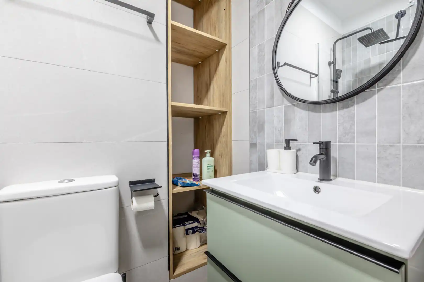 Badezimmer von Wohnungen zur Miete in Valencia mit Klimaanlage, Heizung und Parkett