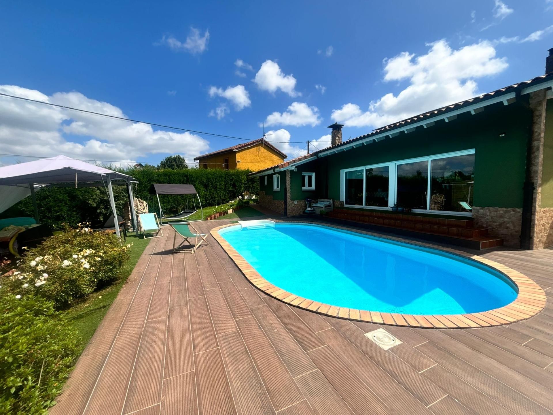 Swimming pool of House or chalet for sale in Langreo  with Heating, Private garden and Terrace