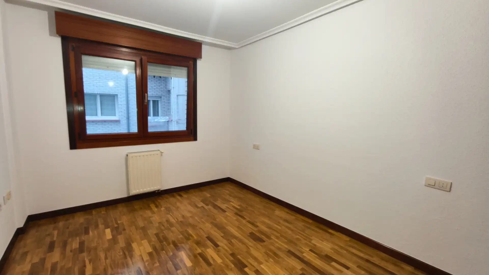 Habitación de Piso en venta en Avilés con Calefacción, Parquet y Trastero